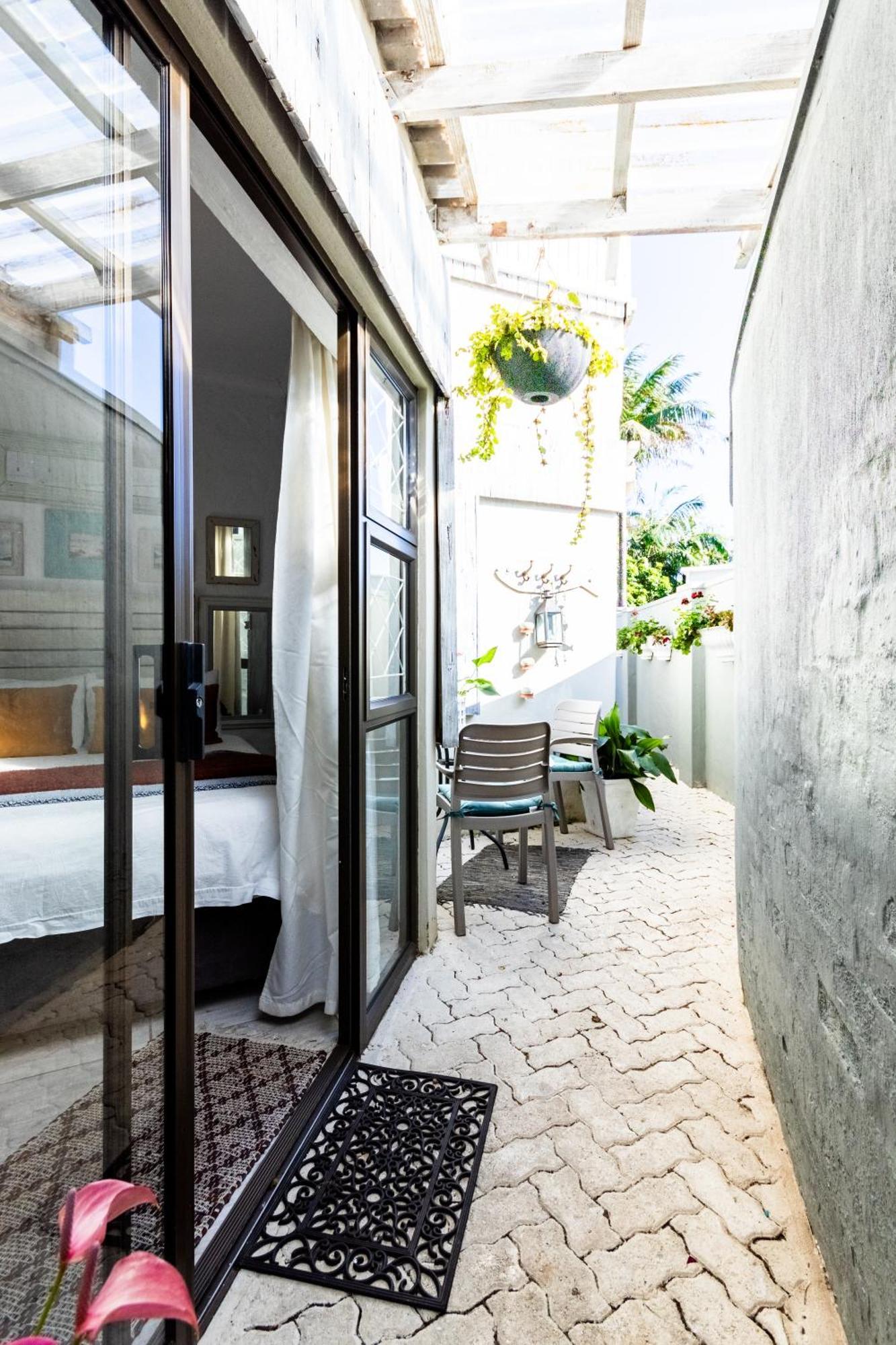 Apartment Pebble Cove Outside - Private Entrance - Twelve Square Metres
